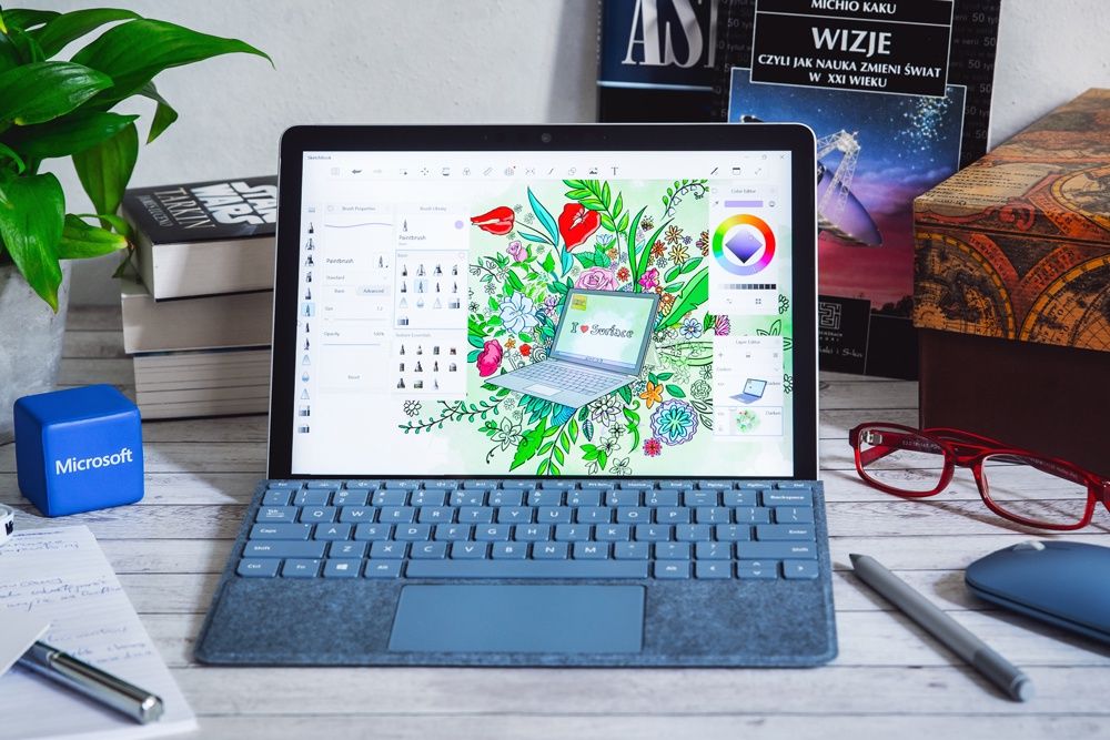 Microsoft Surface aplikacja Sketchbook