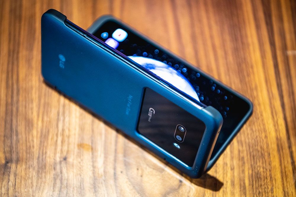 LG G8X ThinQ jako podstawka sam dla siebie