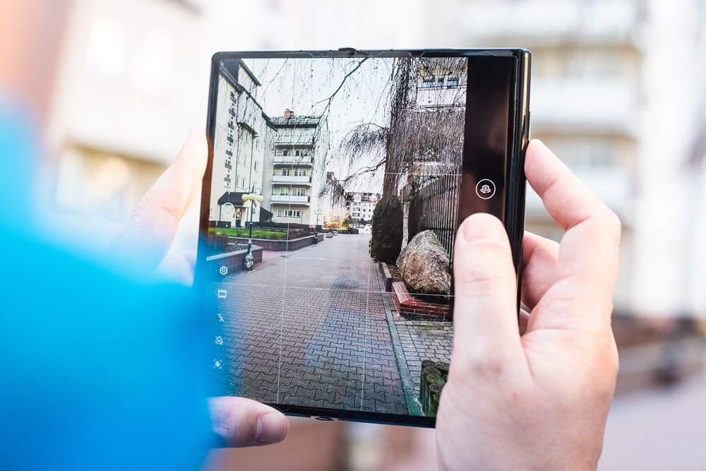 robienie zdjęć złożonym telefonem mate xs