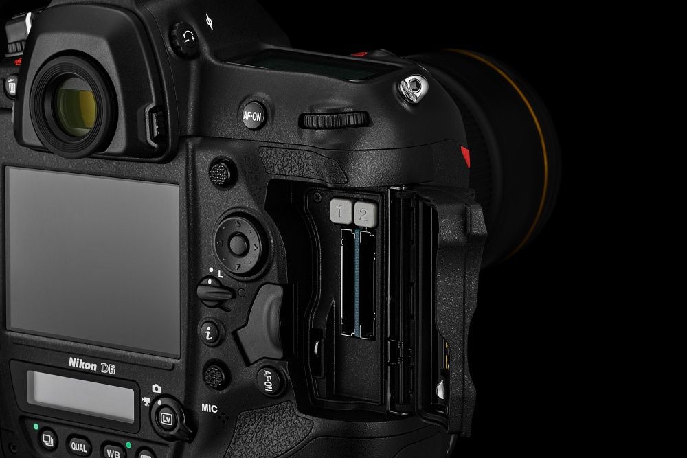 Nikon D6 slot na karty pamięci