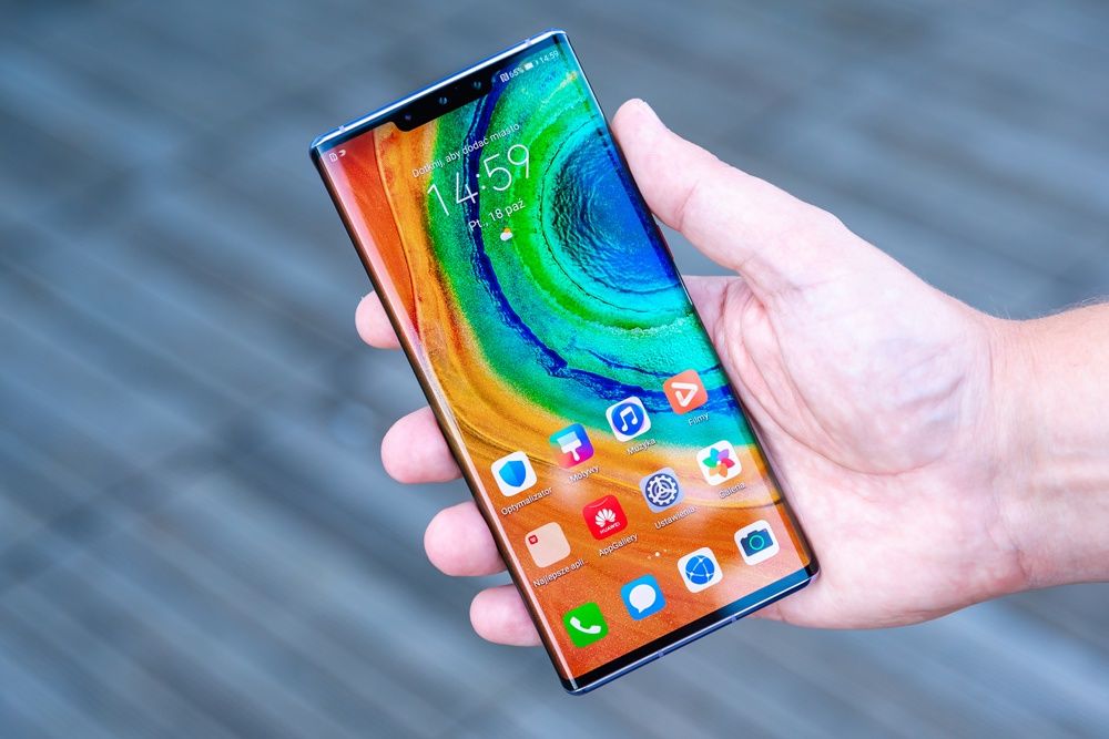 Huawei Mate 30 Pro smartfon dłoń