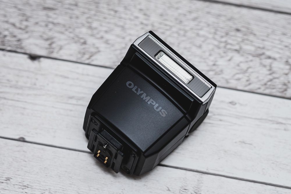 Olympus OM-D E-M5 III lampa w komplecie