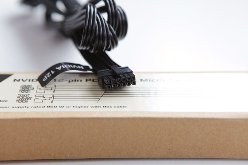 SeaSonic - adapter NVIDIA 12-pin PCIe Molex Micro-Fit 3.0