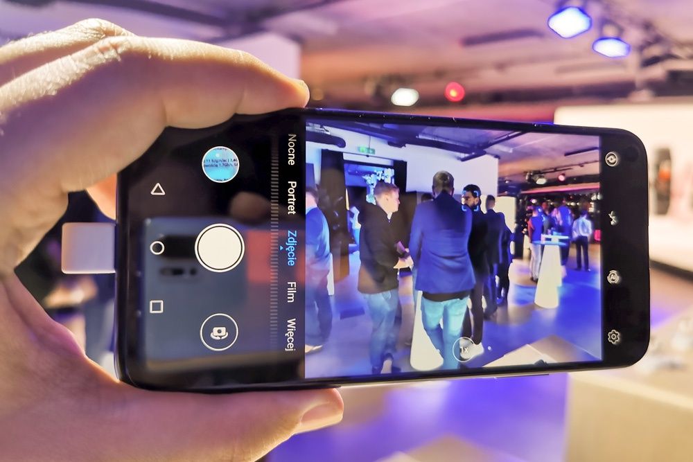 Huawei Nova 5T dłoń aparat