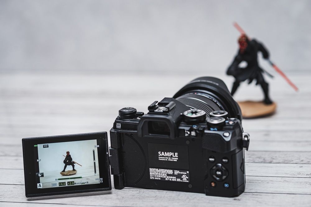 Olympus OM-D E-M5 III ekran odchylony
