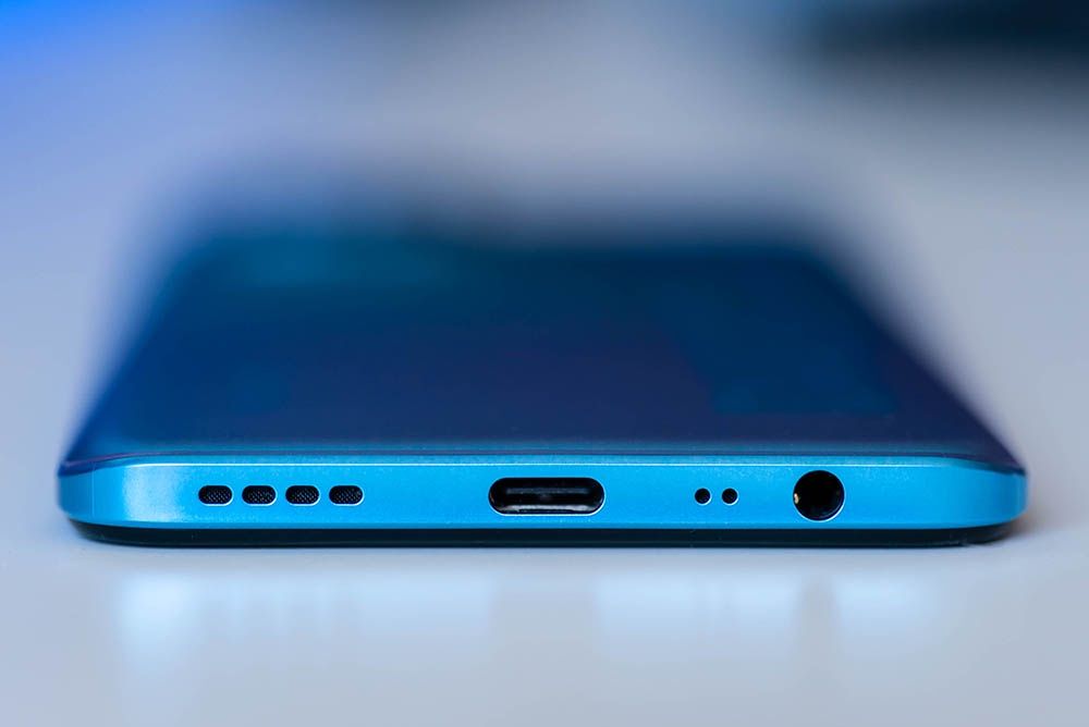 realme 8 Pro - głośnik, USB-C i mini jack 3,5 mm