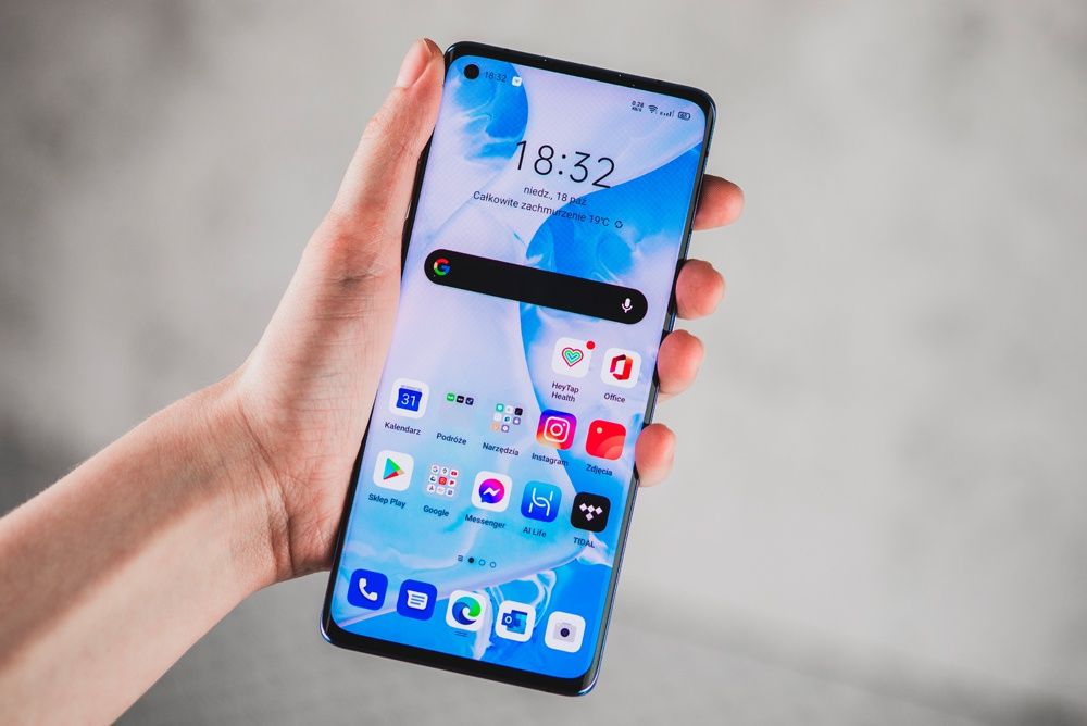 OPPO Reno 4 Pro 5G dłoń