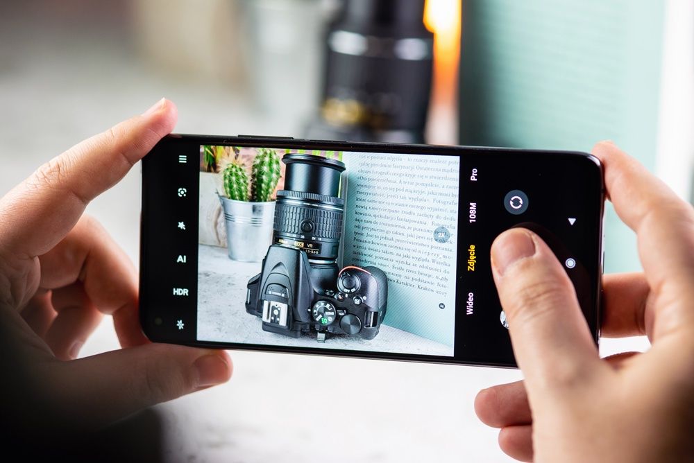 Xiaomi Mi 10T Pro dłoń