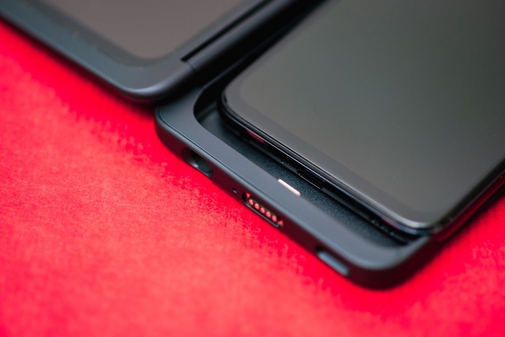 LG G8X ThinQ Dual Screen wkładanie do etui