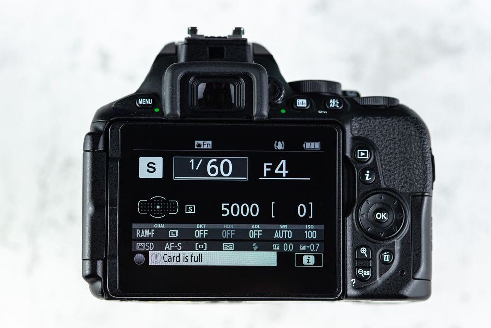 Nikon D5600 tylna ścianka