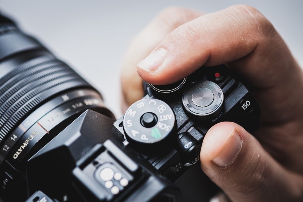 Olympus OM-D E-M5 III spust migawki