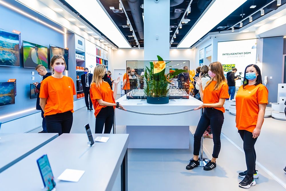 Przeźroczysty TV Xiaomi w Mi Store