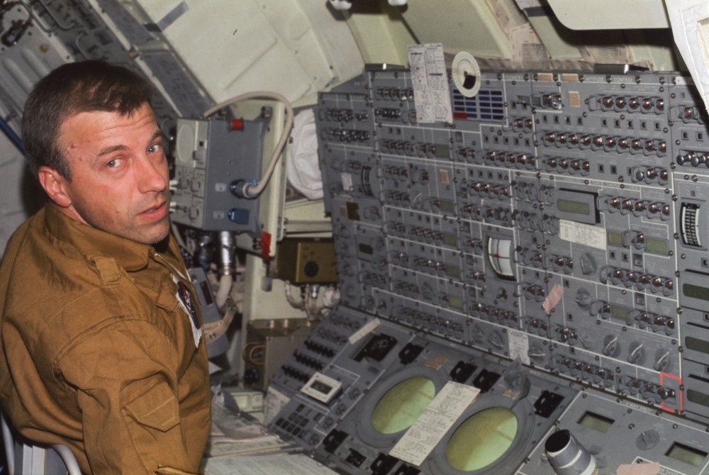 Skylab wnętrze, kontrola teleskopu Apollo