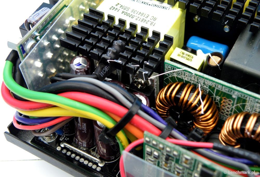 Chieftec Smart SFX-500GD-C zasilacz - wnętrze