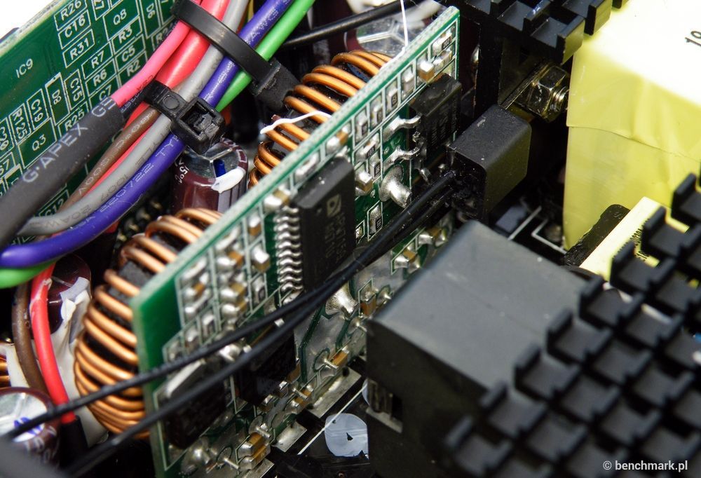 Chieftec Smart SFX-500GD-C zasilacz - wnętrze