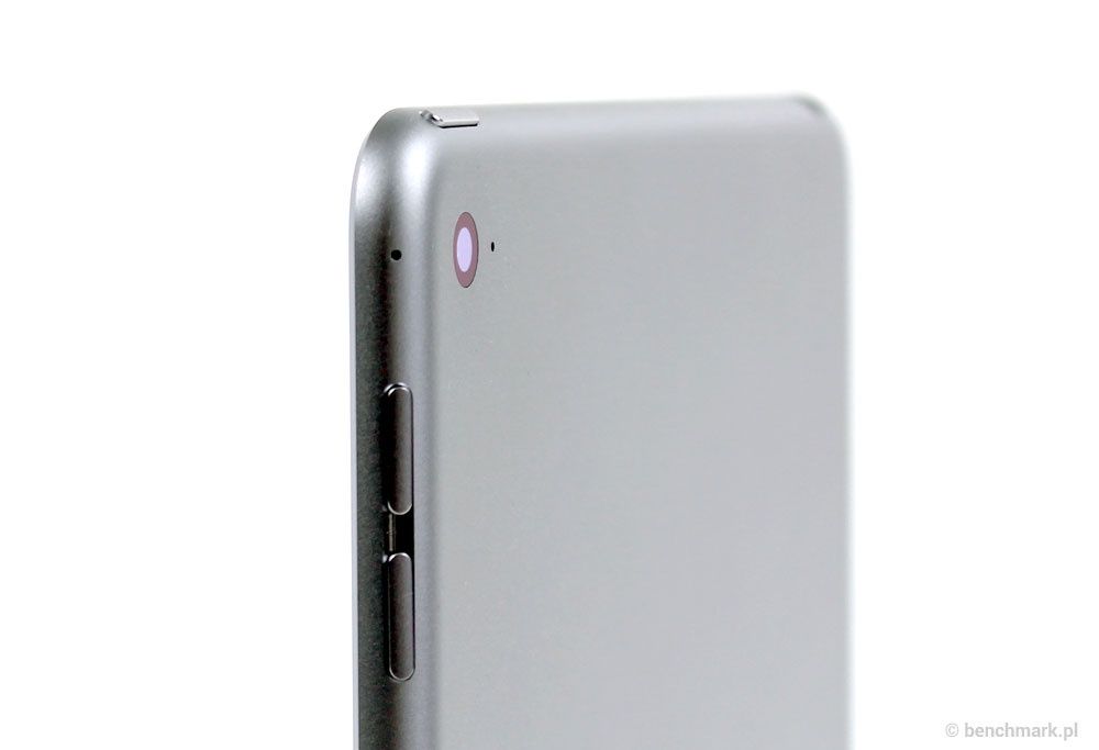 iPad mini 4 - zbliżenie na kamerę główną