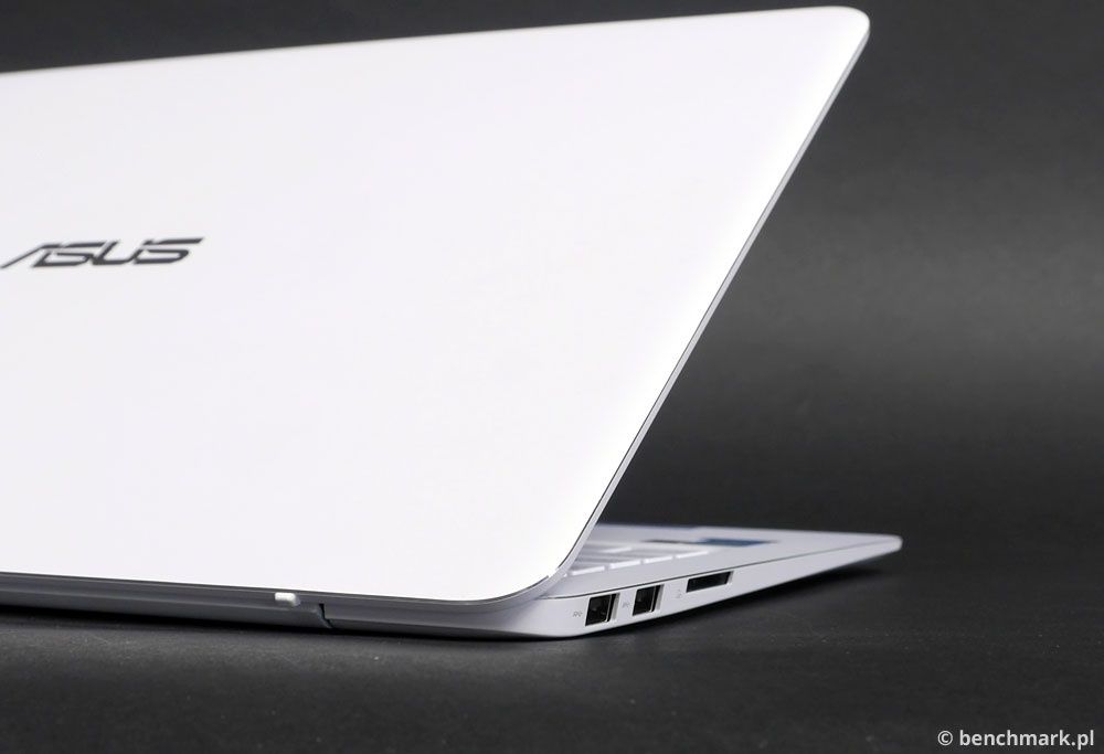 Asus Zenbook UX305F zawias