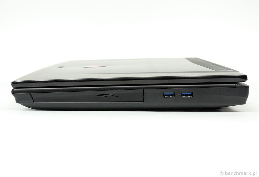 MSI GT72 2QE Dominator Pro prawy bok