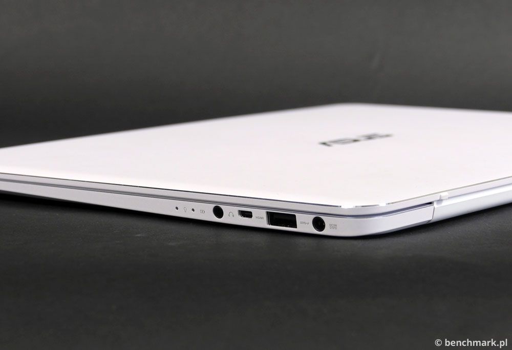 Asus Zenbook UX305FA przód