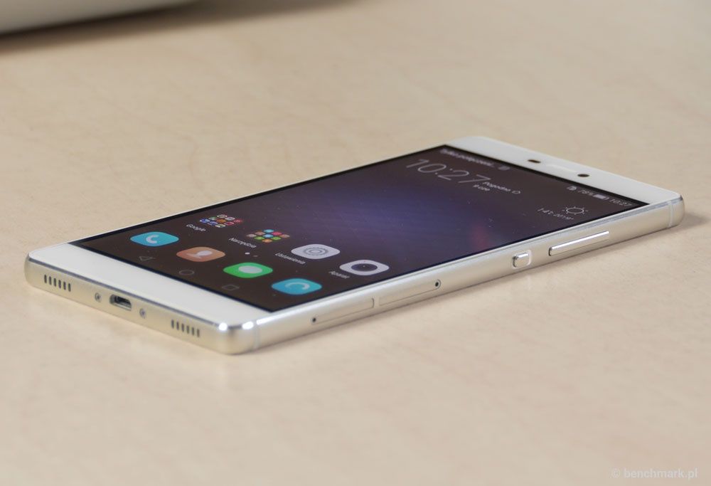 Huawei P8 - na biurku