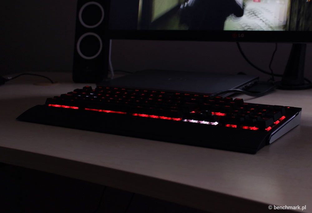 Corsair Strafe RGB - czerwone podświetlenie
