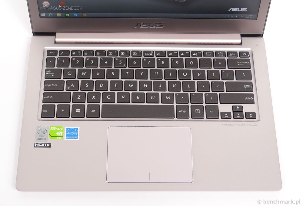 Asus Zenbook UX303LN panel roboczy