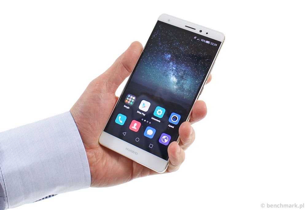 Huawei Mate S w ręce
