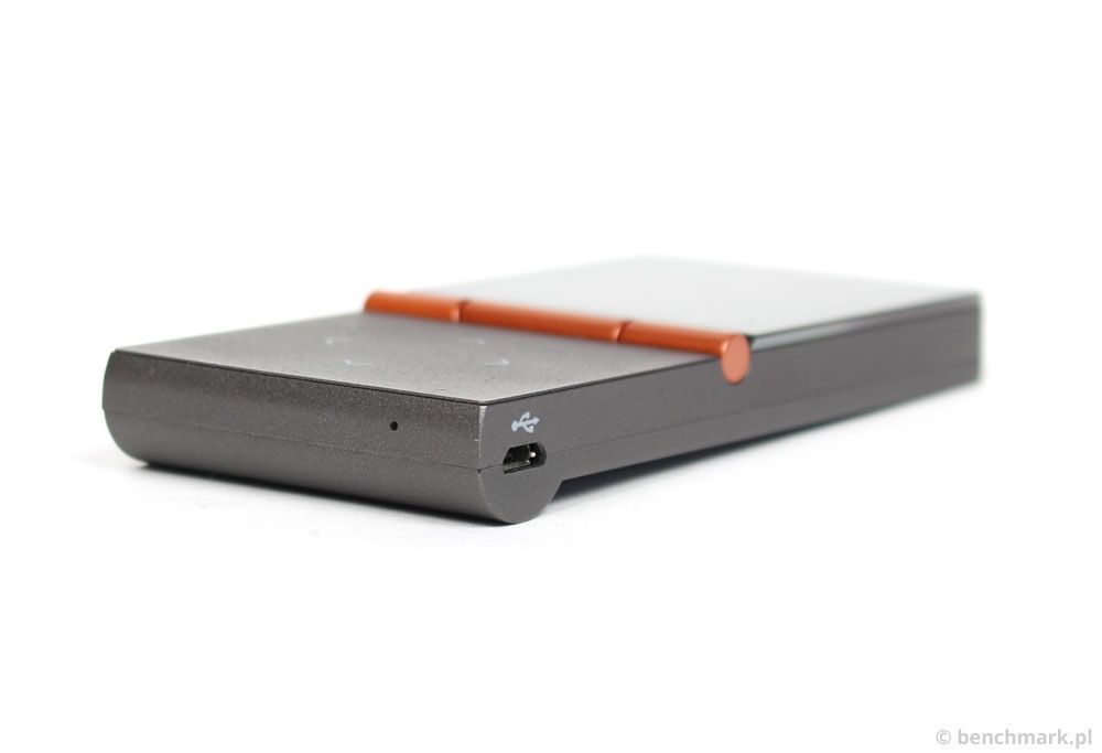 HiFiMAN HM-700 lewy bok
