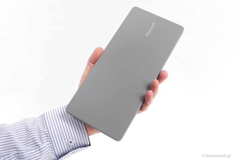 Microsoft Universal Mobile Keyboard - w ręce