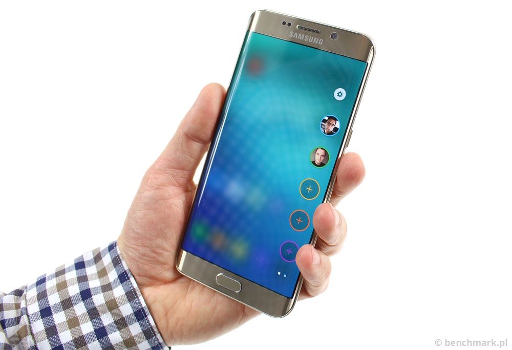 Samsung Galaxy S6 edge plus - w ręce