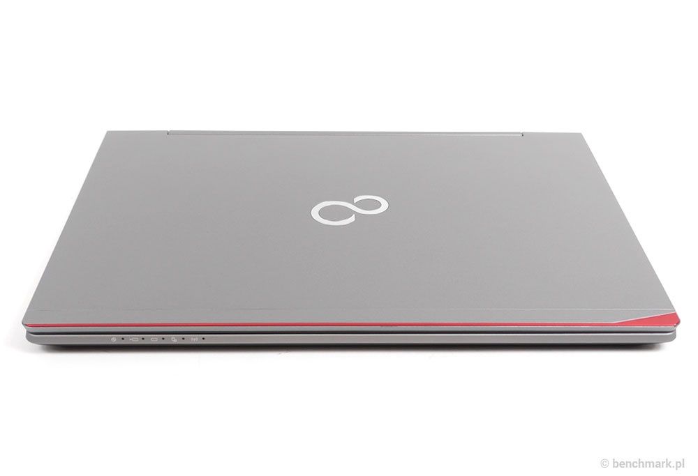 Fujitsu Lifebook U745 pokrywa ekranu