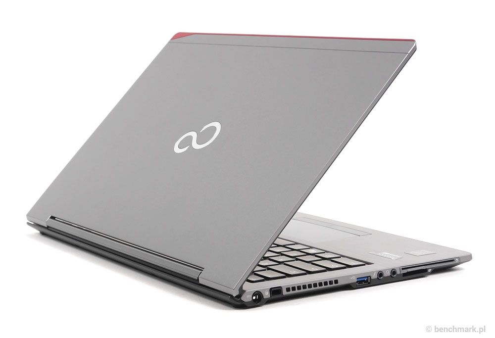 Fujitsu Lifebook U745 profil tył