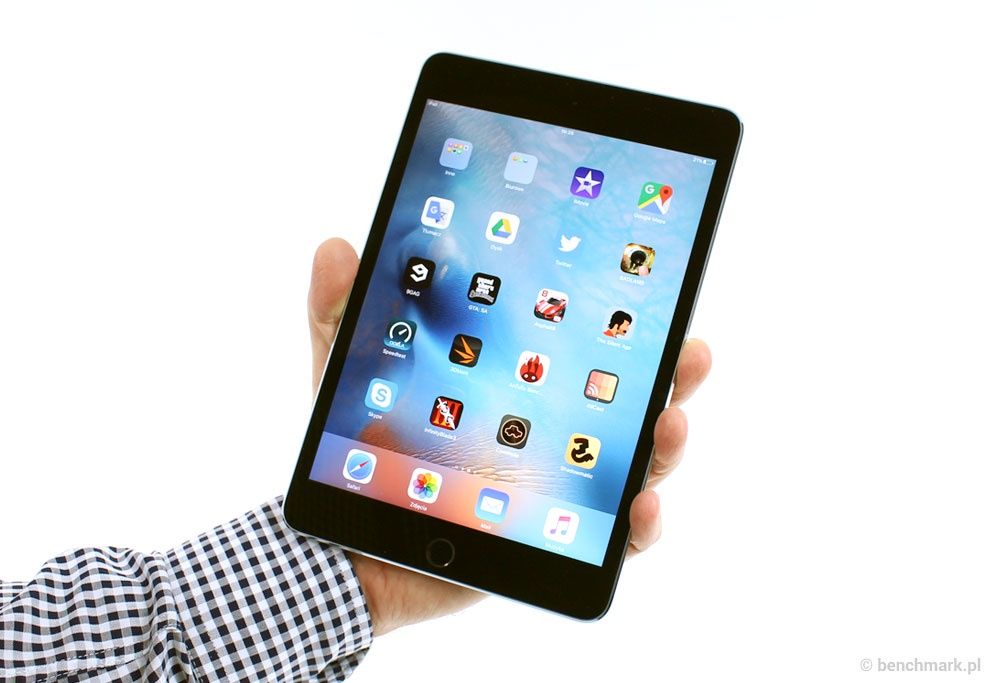 iPad mini 4 - w ręce