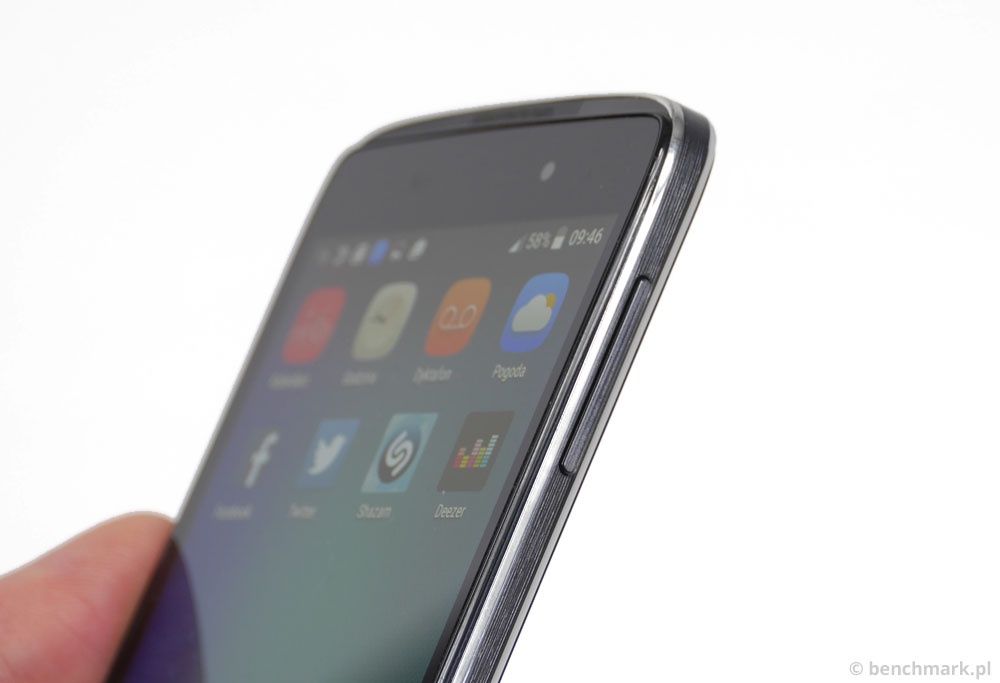 Alcatel OneTouch Idol 3 - ekran pod kątem