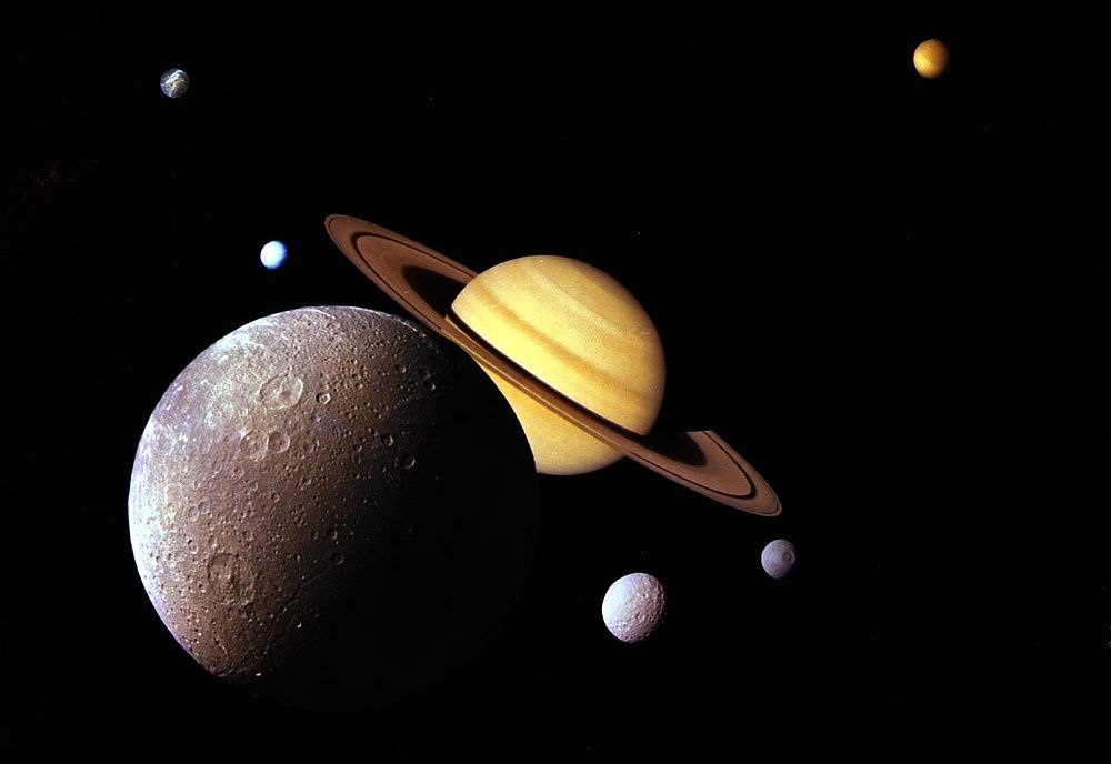 Księżyce Saturna Voyager 1 1980