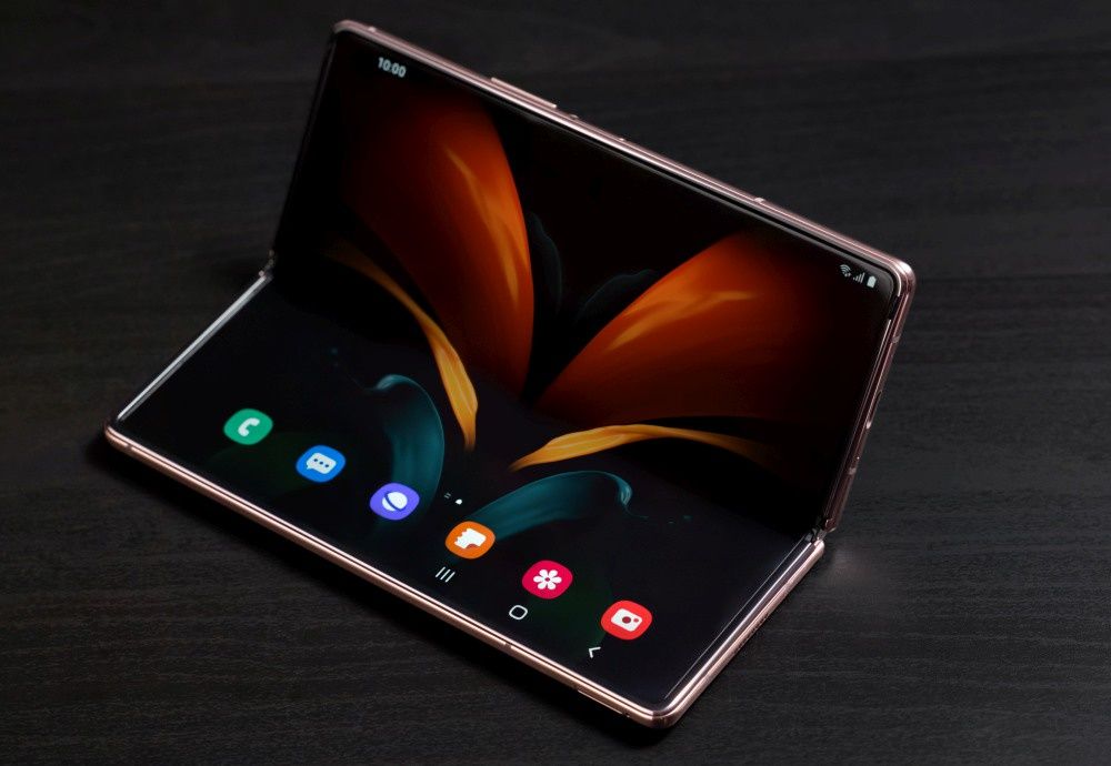 Samsung Galaxy Z Fold 2 zgięty częściowo