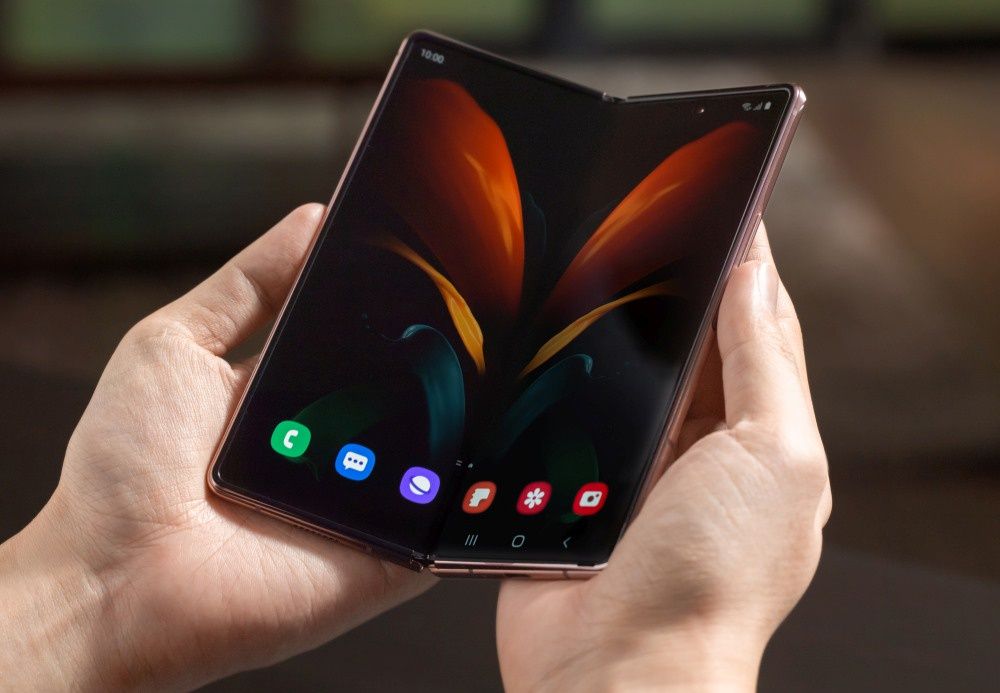 Samsung Galaxy Z Fold 2 ekran dłonie