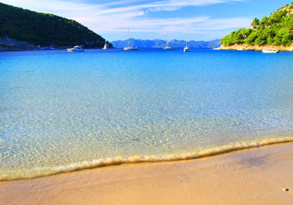 Plaża Prapratno, położona na półwyspie Pelješac w Chorwacji.