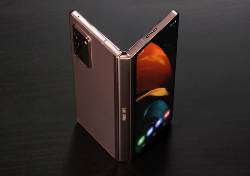 Samsung Galaxy Z Fold 2 stojący