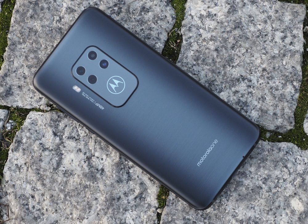 Motorola One Zoom widok tylna ścianka