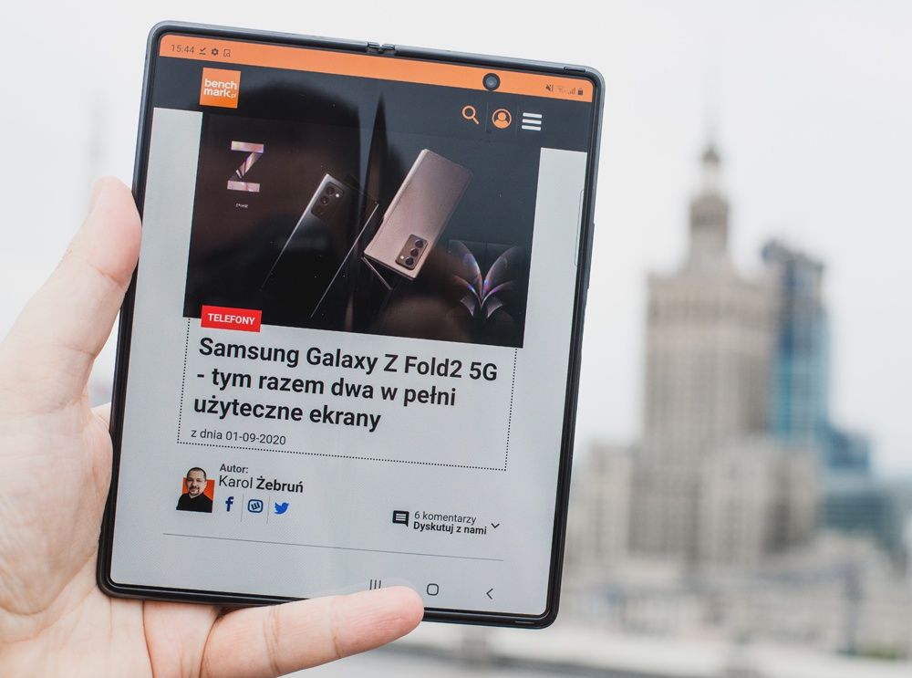 Samsung Galaxy Z Fold 2 większy ekran