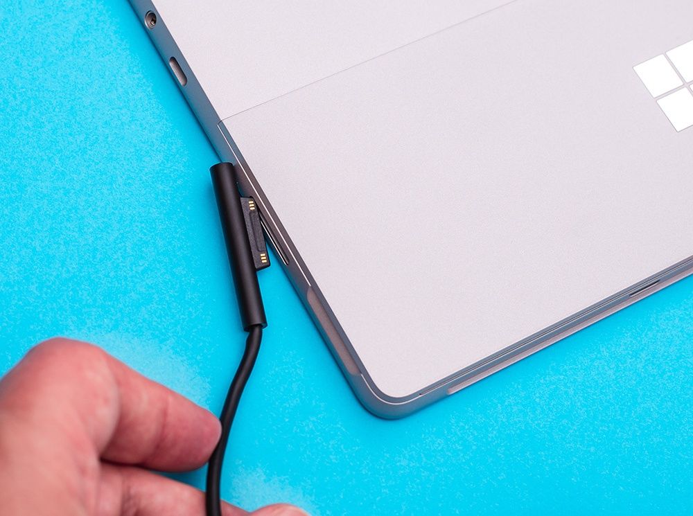 Microsoft Surface Go 2 ładowanie