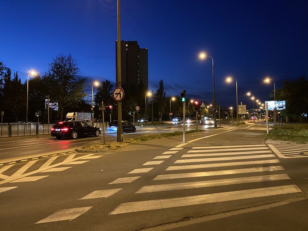 iPhone SE - zdjęcie z aparatu tylnego, noc