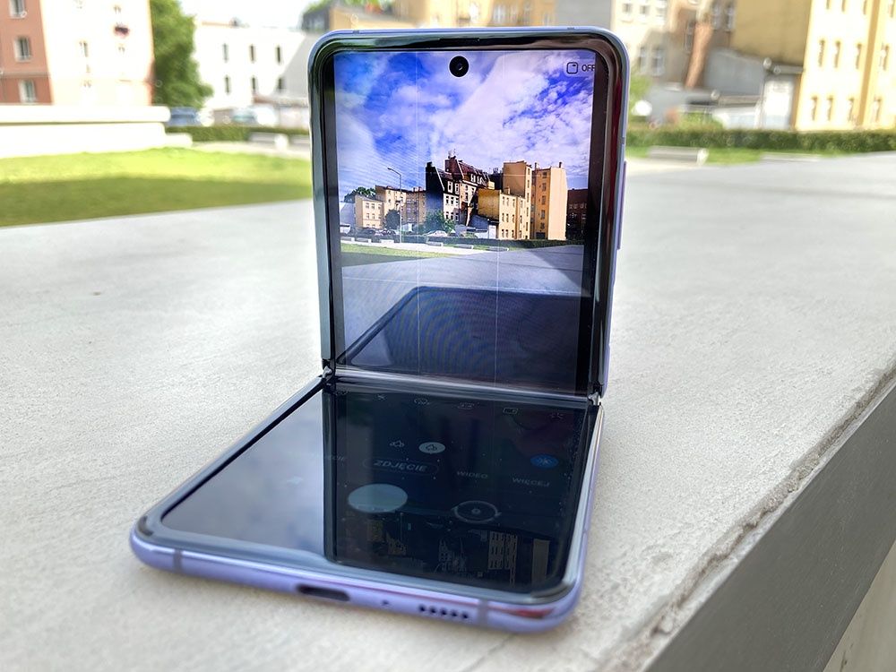 Samsung Galaxy Z Flip - składany telefon jest bardzo funkcjonalny