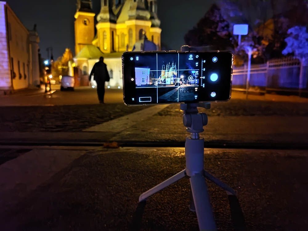 Jak robić dobre zdjęcia w nocy telefonem?