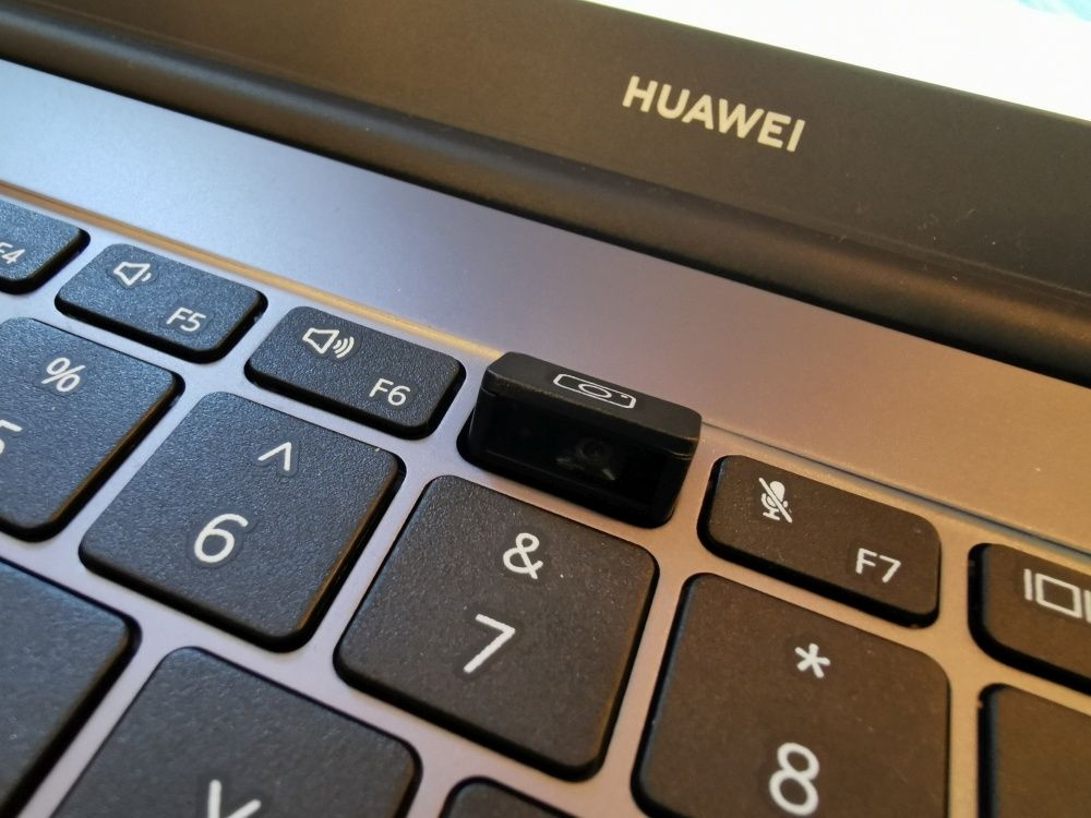 Huawei Matebook D15 chowana kamerka