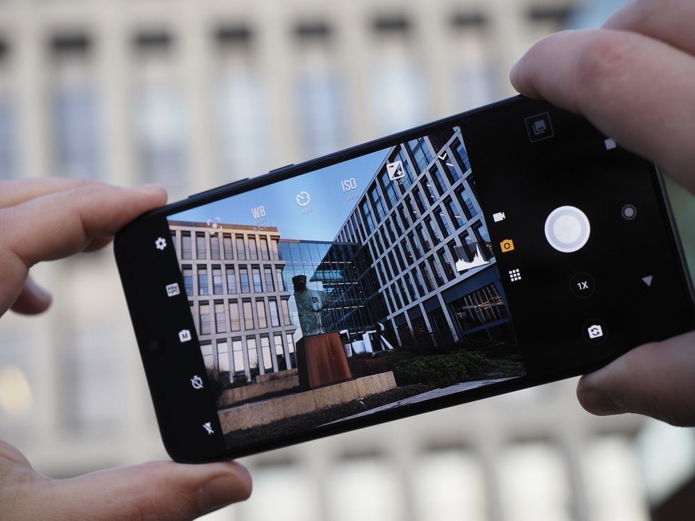 Motorola One Zoom dłonie interfejs aparatu