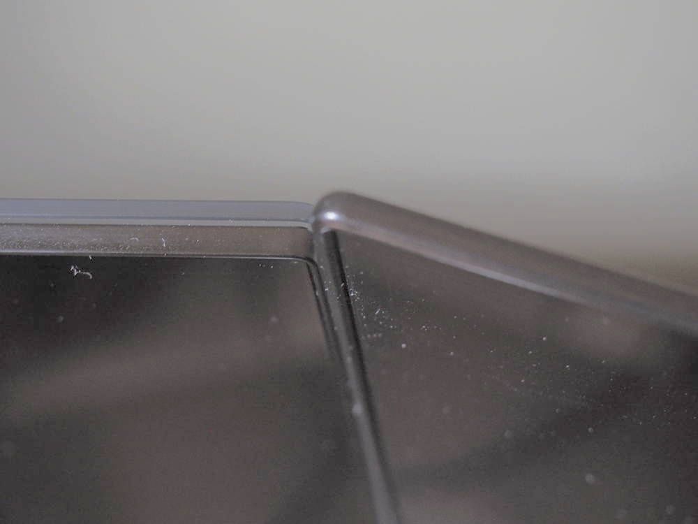 LG 55E9 i Panasonic 55GZ950 - porównanie grubości