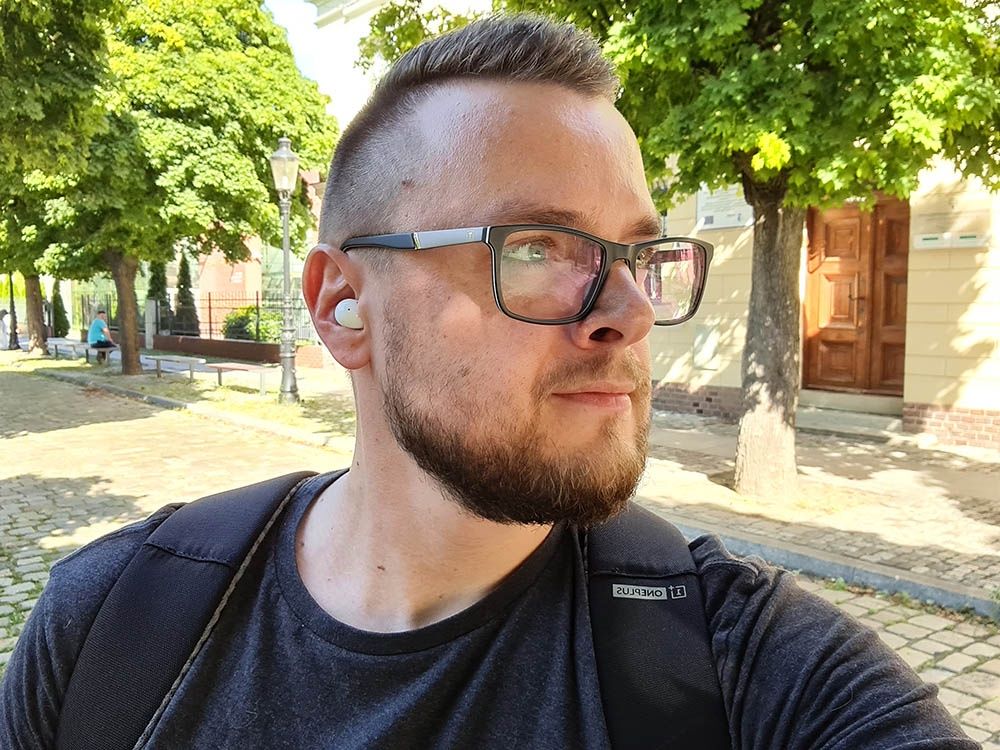 Samsung Galaxy Buds Live - w uszach