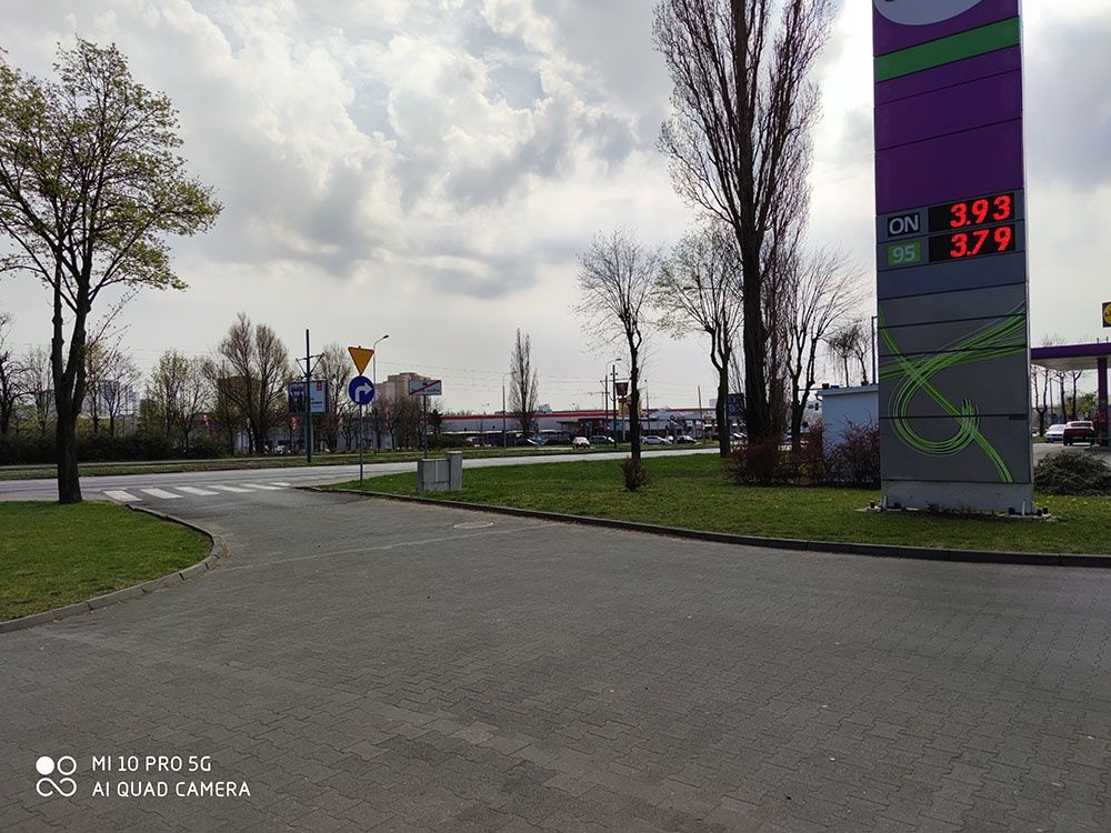 Zdjęcie z aparatu tylnego, podstawowego (1x)